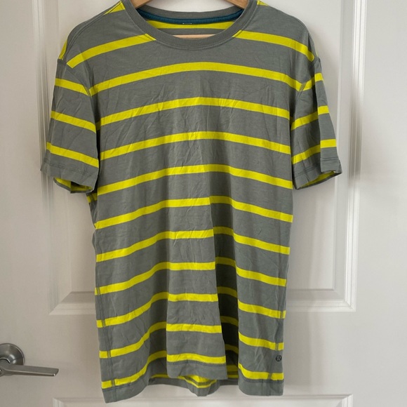⭐️Men’s Lululemon Tshirt - Picture 1 of 3